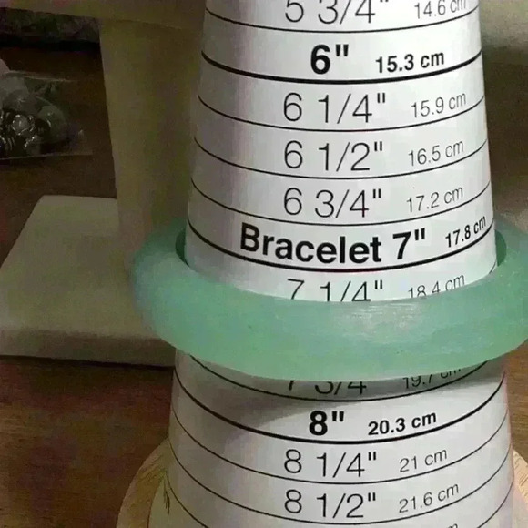 Vintage Resin Mint Green Acrylic Bangle - Picture 3 of 3